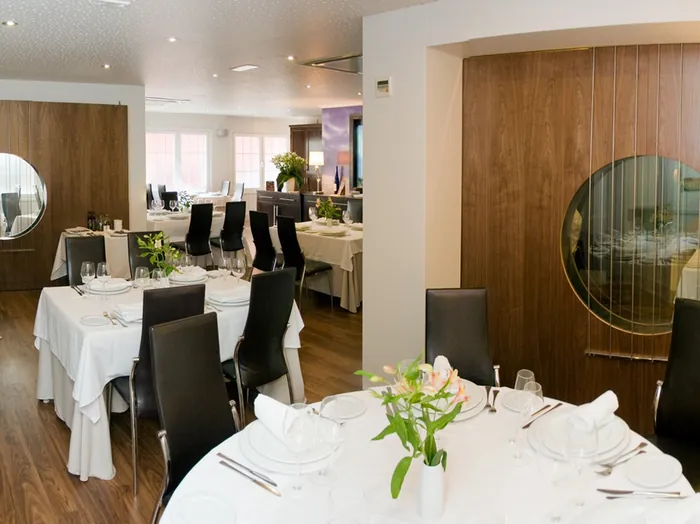 Mostrador a medida de madera para local en San Pedro del Pinatar