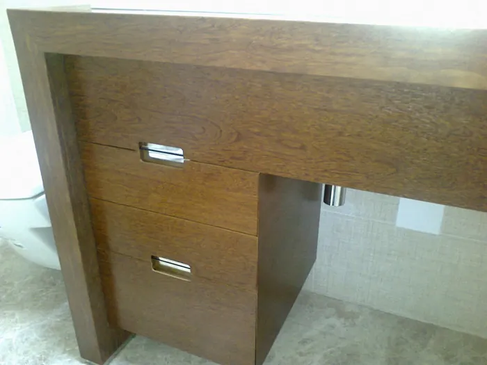 Columna y espejo de baño a medida