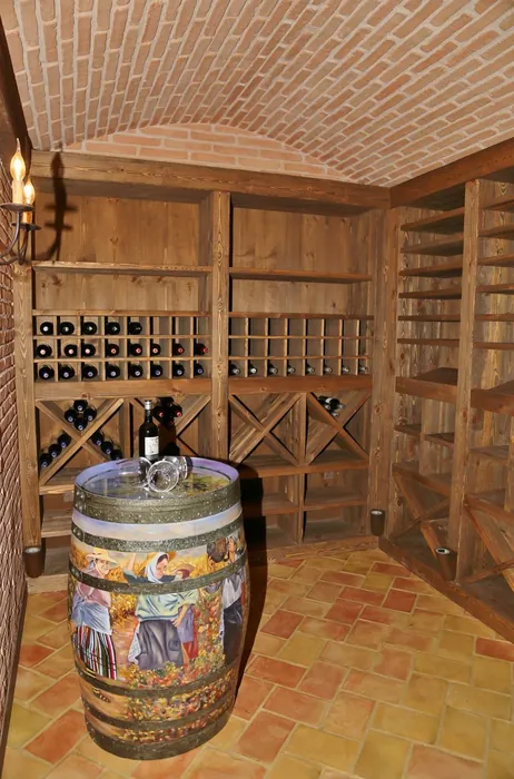 Vinoteca integrada en madera en San Pedro del Pinatar