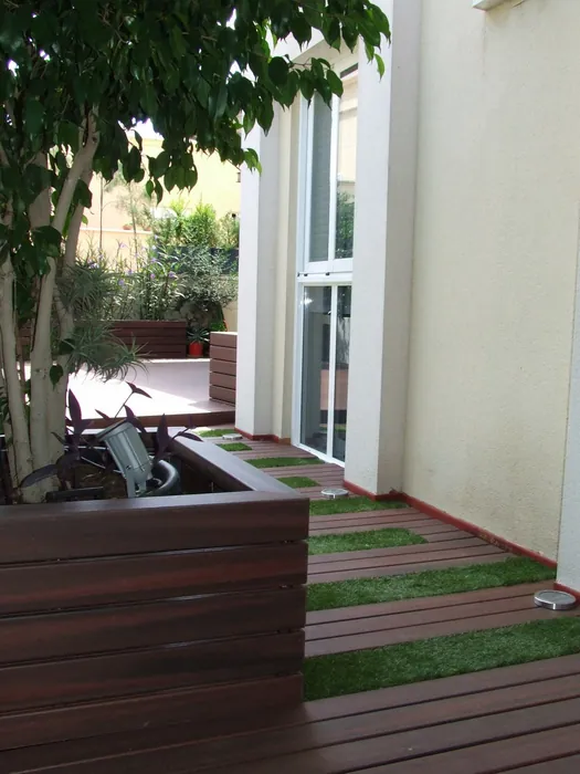 Espacio de relax de madera al aire libre