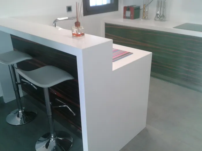 Cocina a medida en madera de olivo