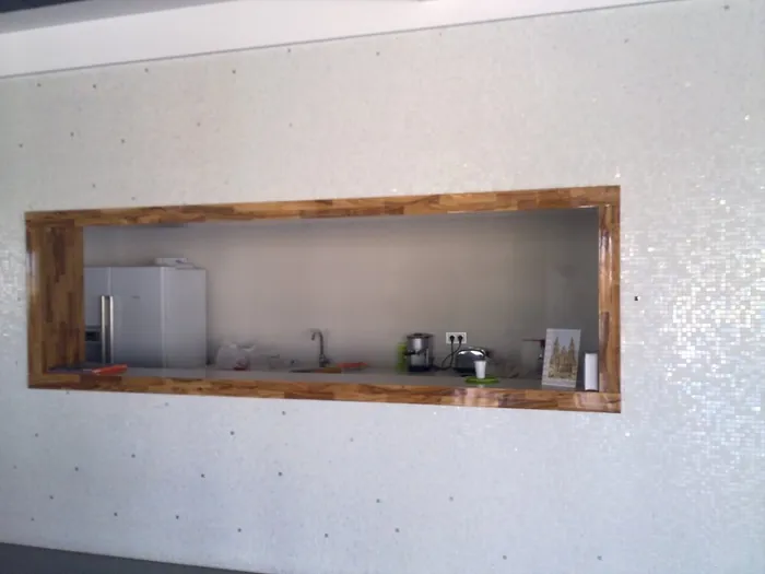 Cocina de diseño con isla de madera