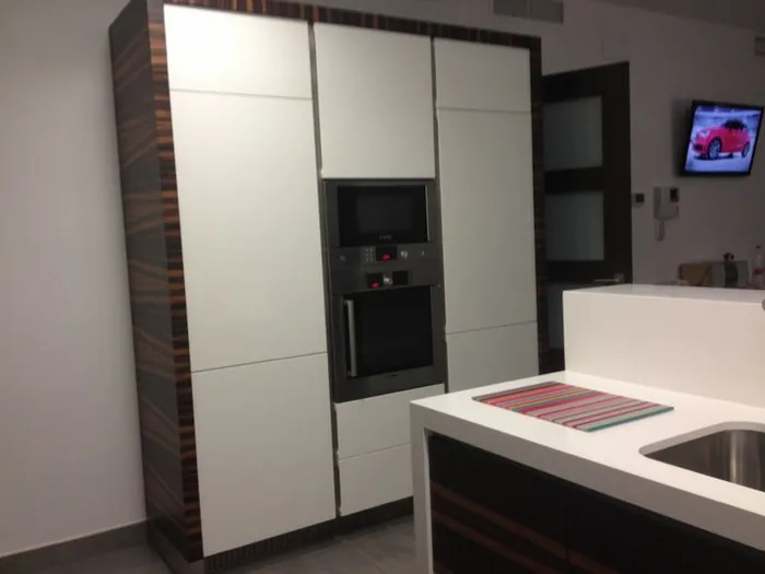 Cocina a medida en madera de olivo en el Mar Menor
