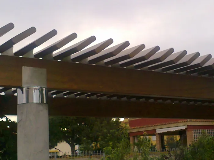 Carpintería de exterior en madera tratada