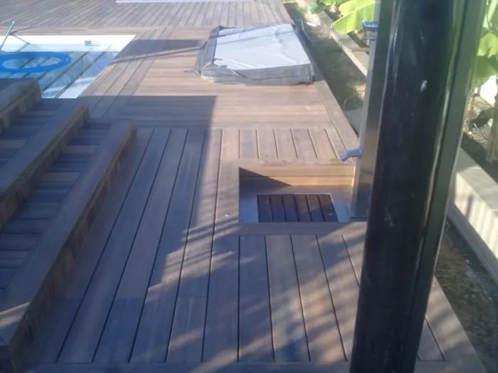 Suelo de madera de exterior antideslizante
