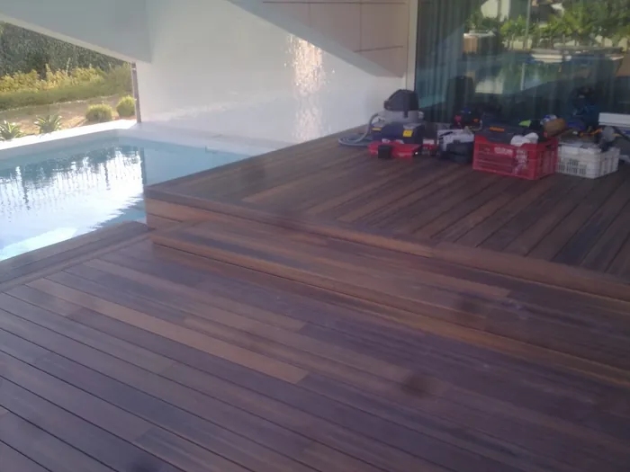 Carpintería de exterior en madera tratada