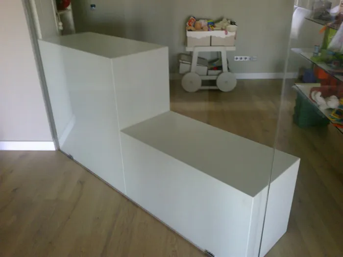Mueble de salón de diseño en madera en el Mar Menor