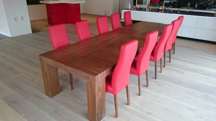 Mesa de comedor de madera maciza
