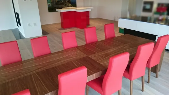 Pieza de mobiliario de autor en madera