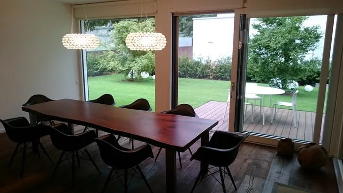 Mesa de comedor de madera maciza