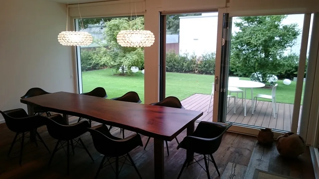 Mesa de comedor de madera maciza