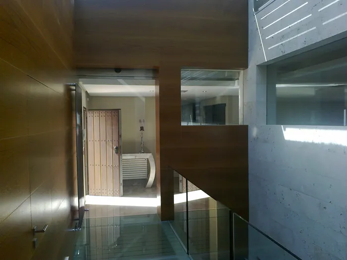 Puerta de madera maciza a medida en Murcia