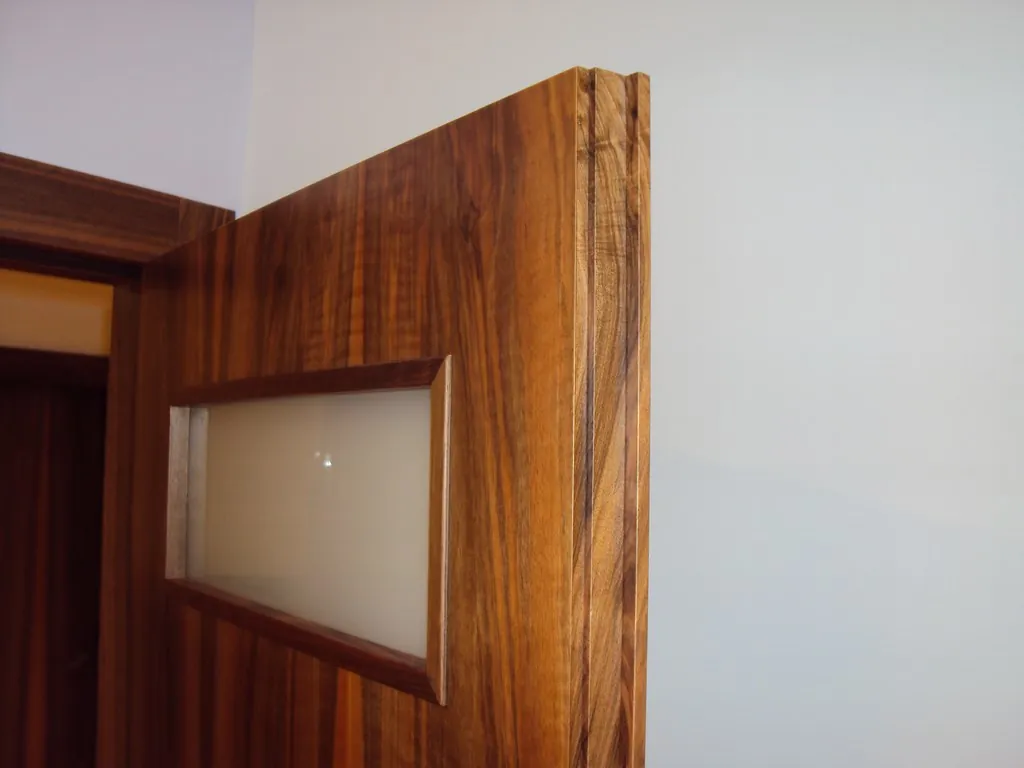 Puerta de paso en madera noble