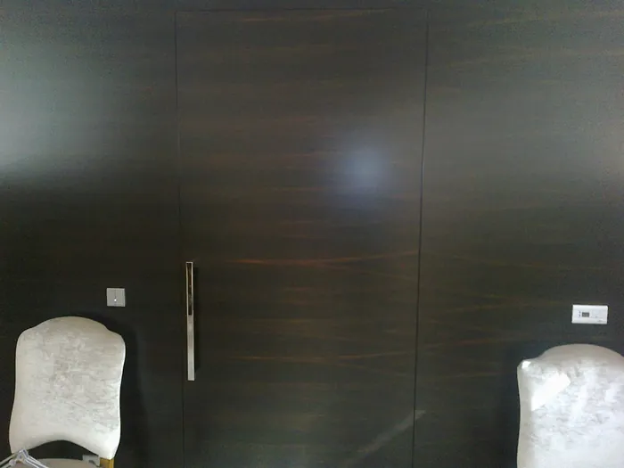 Puerta de madera maciza a medida en Cartagena