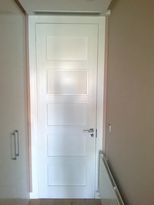 Puerta de paso en madera noble