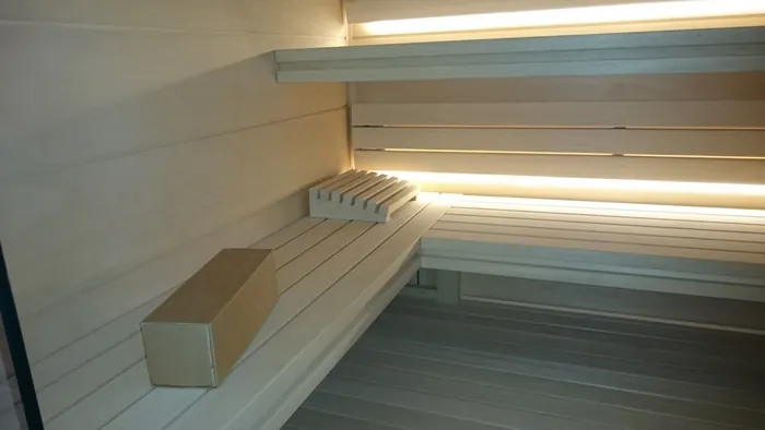 Detalle de banco de sauna en madera