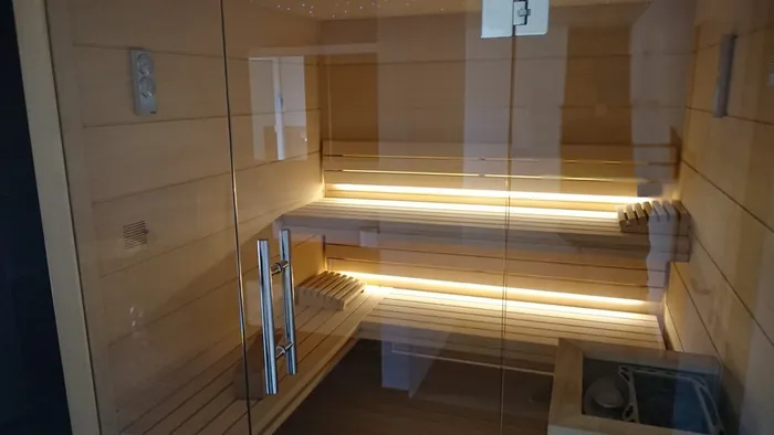 Cabina de sauna en madera para el calor